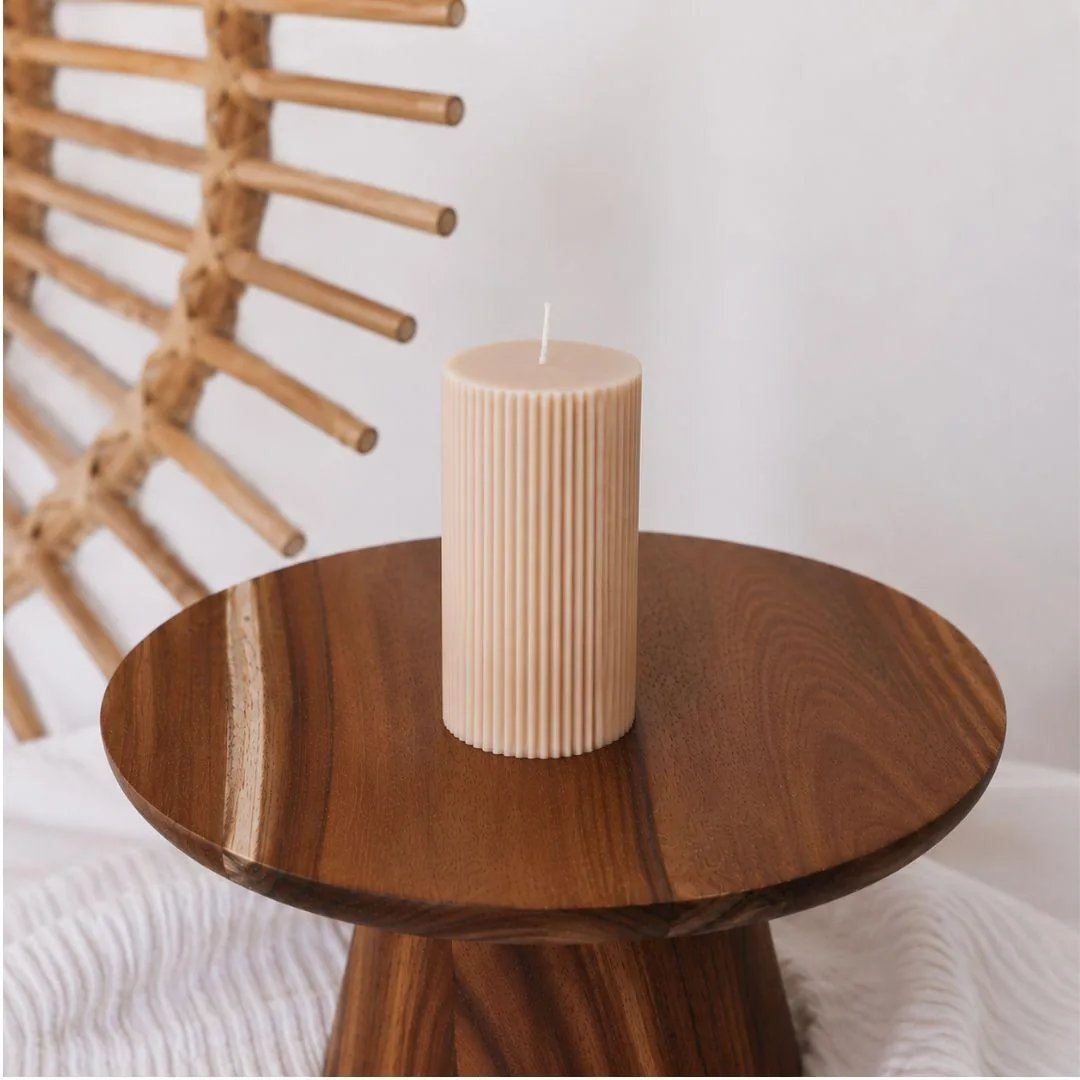 Candela a blocco 10 cm fatta a mano beige