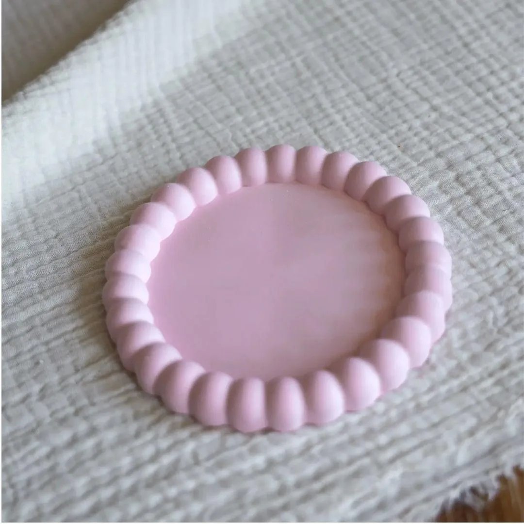 Vassoio rotondo artigianale con bordo a bolle stretto rosa